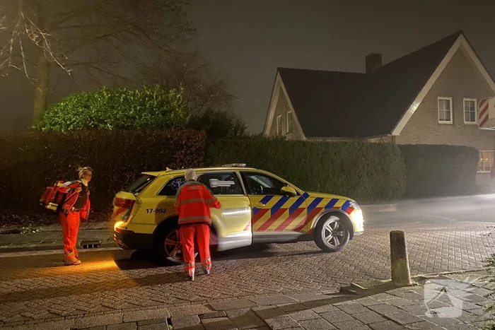 Meerdere ambulances trekken bekijks van buurtbewoners