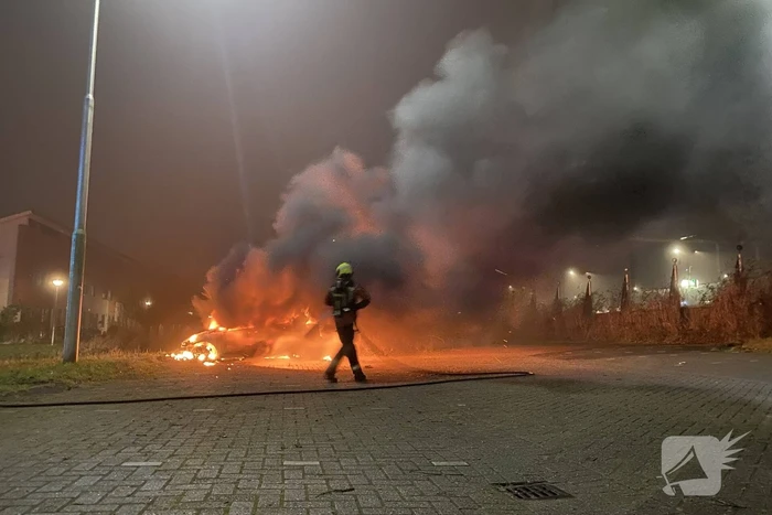 Flinke rookontwikkeling door brand in personauto