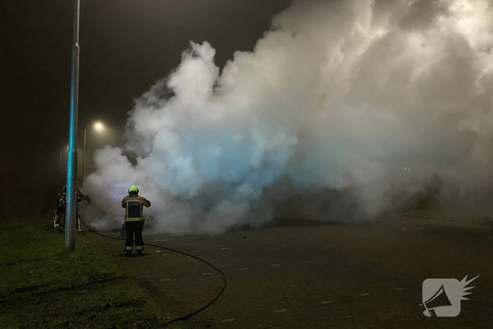Flinke rookontwikkeling door brand in personauto
