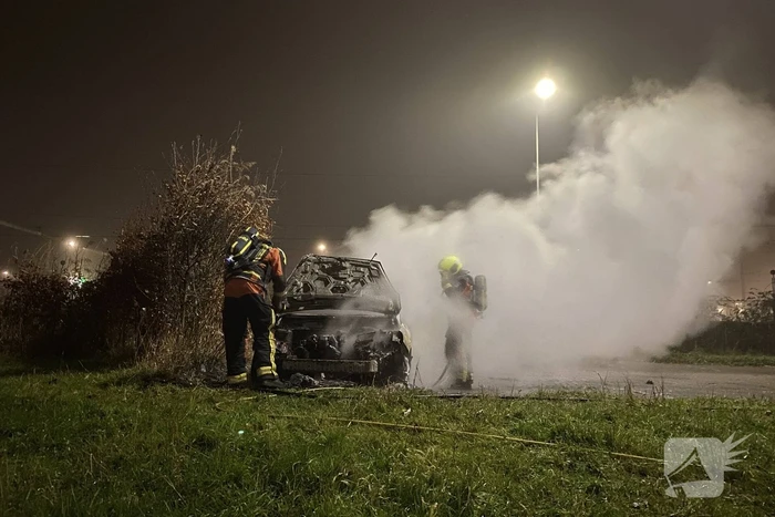 Flinke rookontwikkeling door brand in personauto