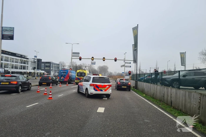 Schade bij kop-staartbotsing voor stoplicht