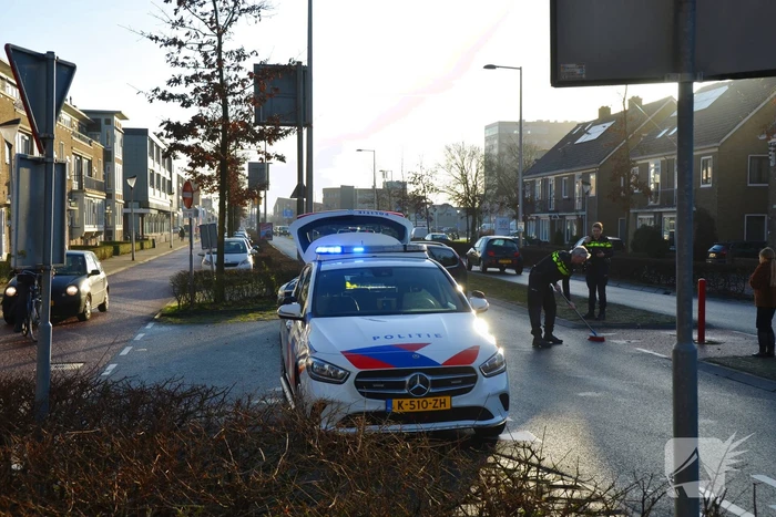 Twee auto's botsen in Vossepark