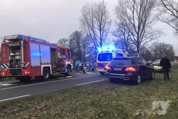 Frontale aanrijding tussen auto en bestelbus