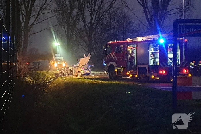 Frontale aanrijding tussen auto en bestelbus