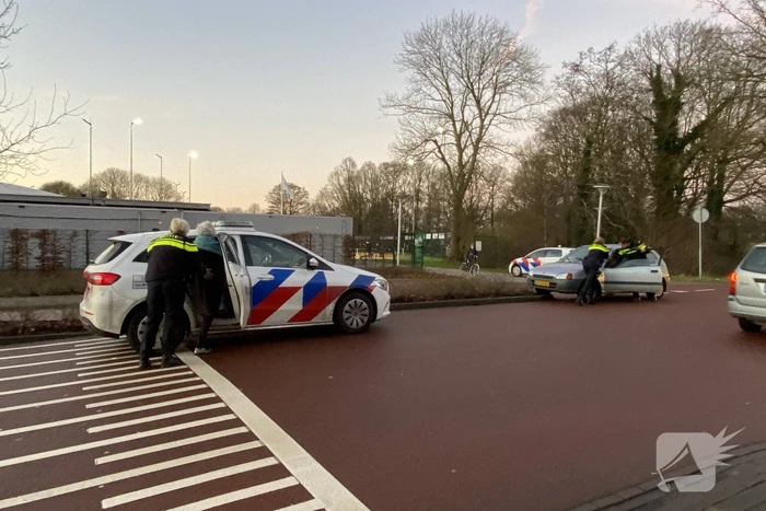 Slingerende automobilist tot stoppen gedwongen
