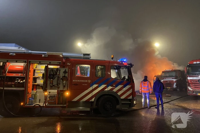 Hevige brand in vrachtwagen
