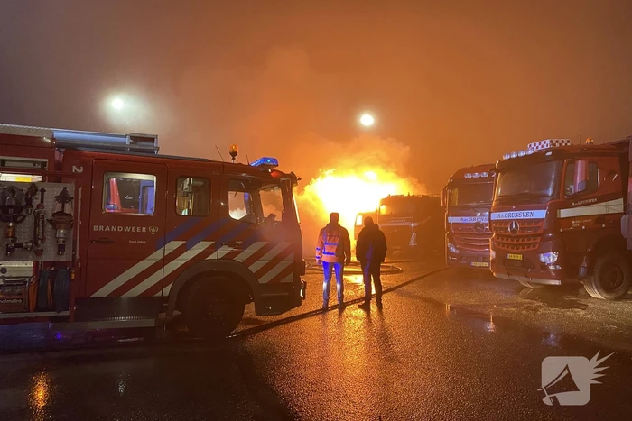 Hevige brand in vrachtwagen