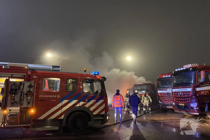Hevige brand in vrachtwagen