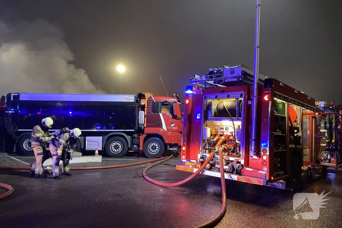 Hevige brand in vrachtwagen