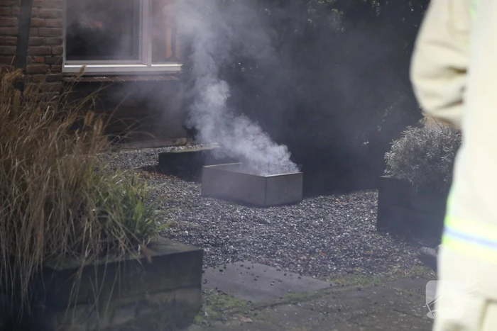 Veel rook bij schoorsteenbrand