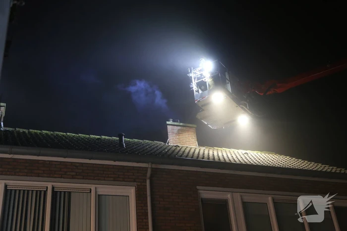 Veel rook bij schoorsteenbrand