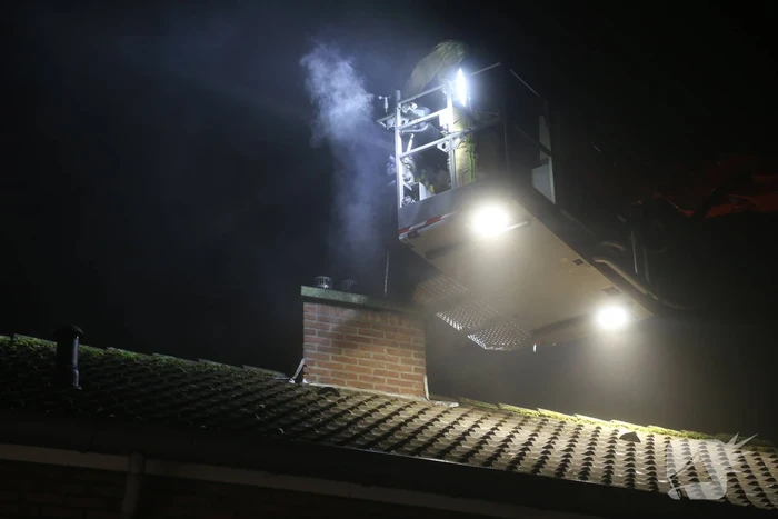 Veel rook bij schoorsteenbrand
