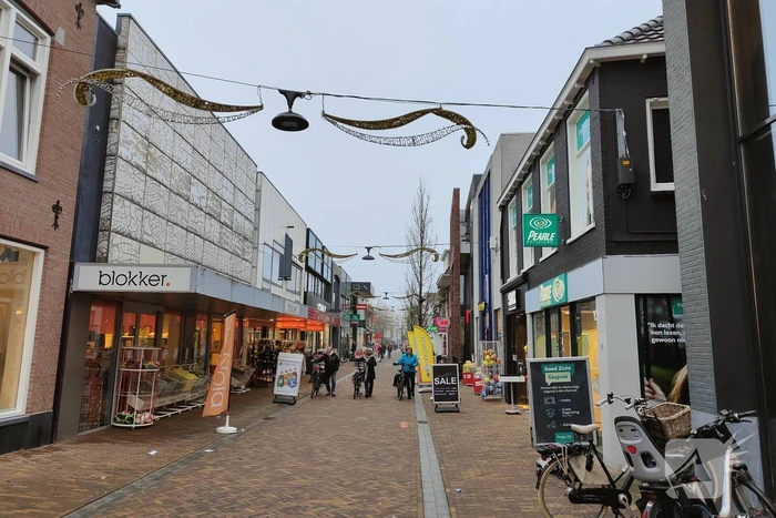Winkels heropend onder toeziend oog van handhavers na lockdown