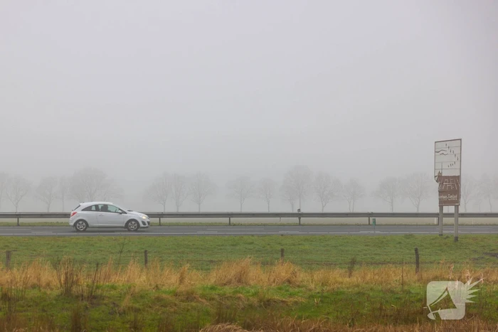 Dichte mist in midden van Nederland