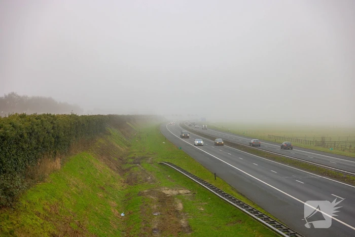 Dichte mist in midden van Nederland