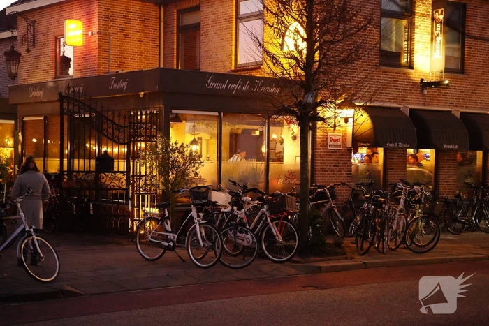 Cafés openen deuren uit protest