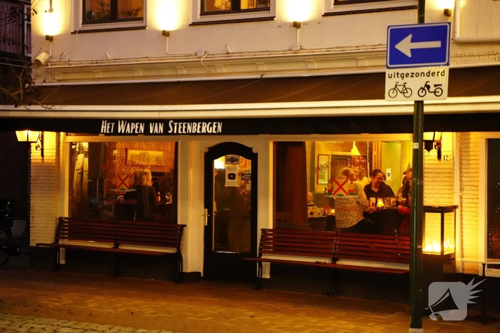 Cafés openen deuren uit protest