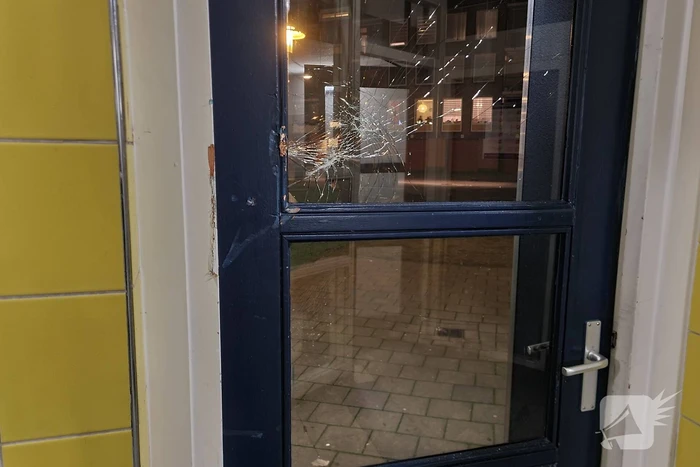Vuurwerk in brievenbus zorgt voor rookontwikkeling in flatportiek