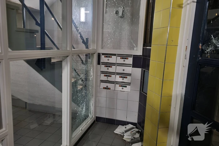 Vuurwerk in brievenbus zorgt voor rookontwikkeling in flatportiek