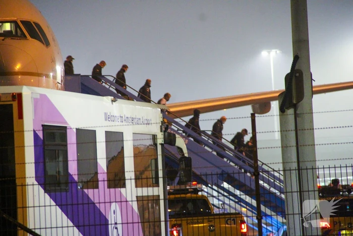 Mist op Eindhoven Airport zorgt voor vastzittende Dakar-deelnemers in vliegtuig