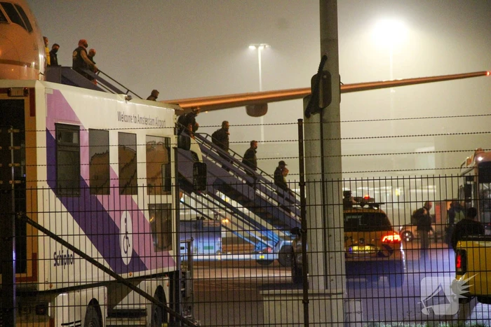 Mist op Eindhoven Airport zorgt voor vastzittende Dakar-deelnemers in vliegtuig