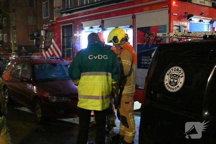 Man gewond bij woningbrand, parkiet overleden