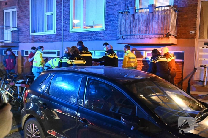 Man gewond bij woningbrand, parkiet overleden
