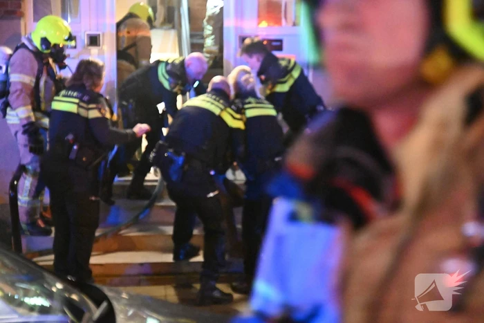 Man gewond bij woningbrand, parkiet overleden