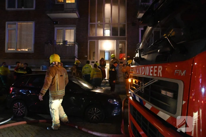 Man gewond bij woningbrand, parkiet overleden