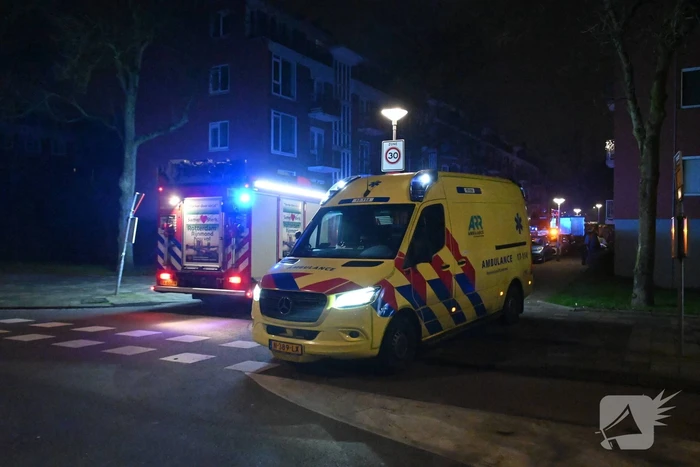 Man gewond bij woningbrand, parkiet overleden