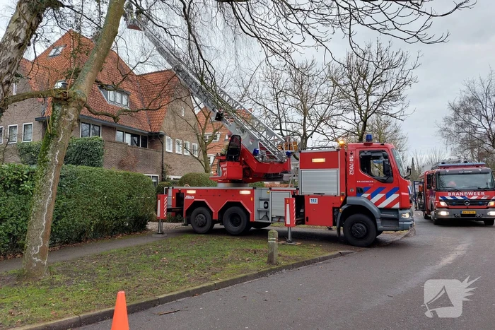 Schoorsteen geveegd na brandmelding