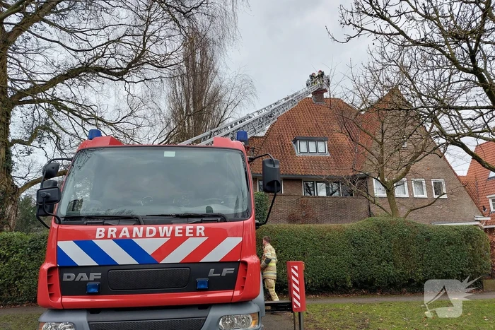 Schoorsteen geveegd na brandmelding