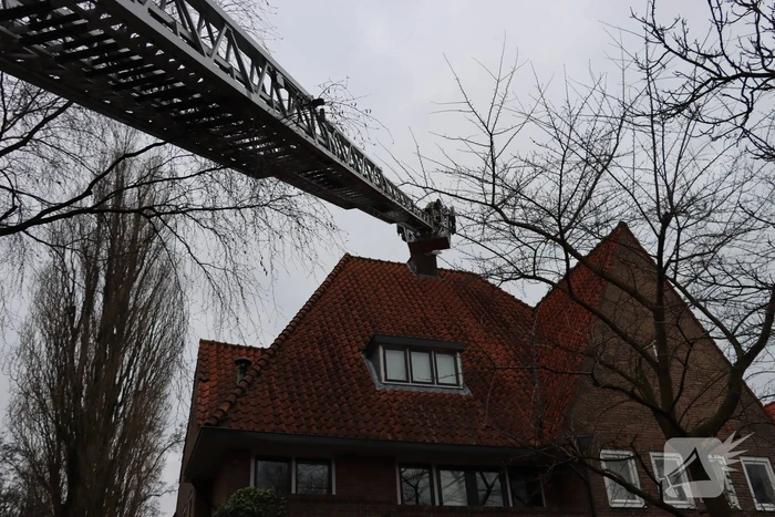 Schoorsteen geveegd na brandmelding