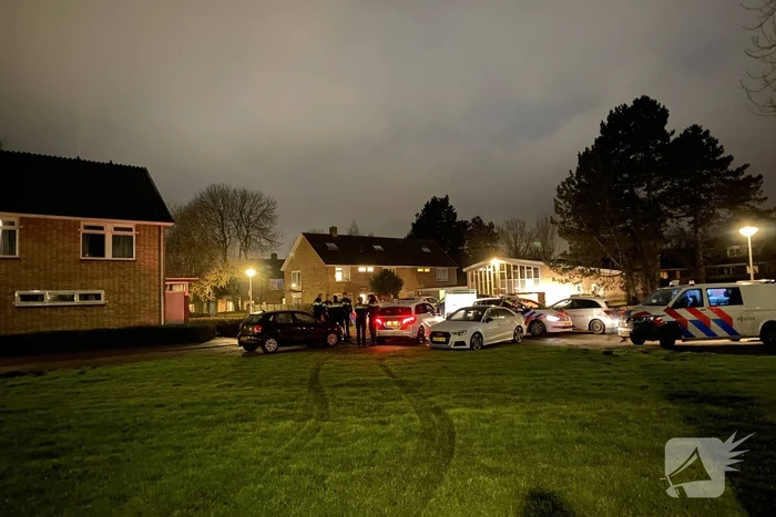 Veel politie aanwezig in woonwijk