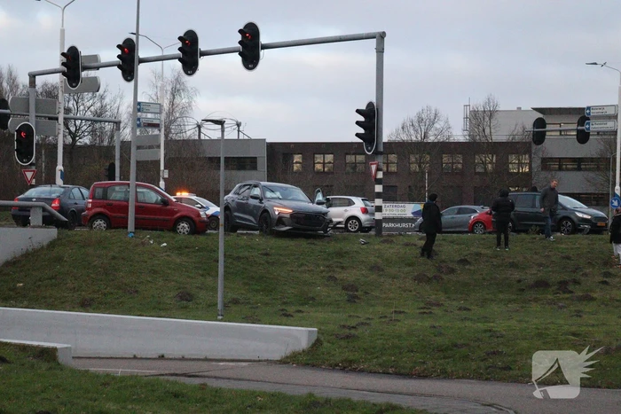 Veel schade na botsing tussen twee voertuigen