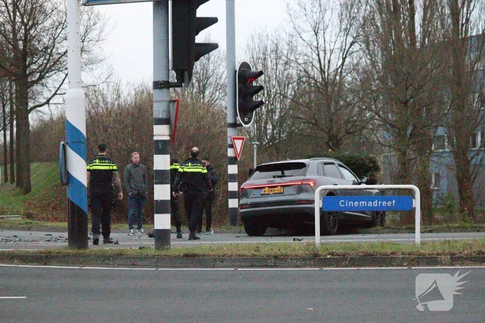 Veel schade na botsing tussen twee voertuigen