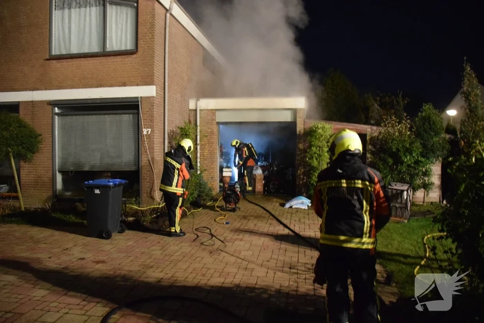 Veel rook bij brand in garage