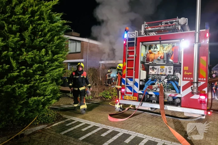 Veel rook bij brand in garage