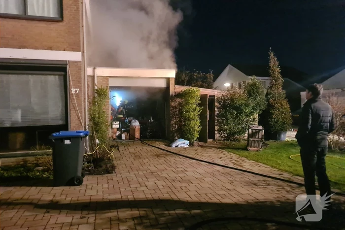 Veel rook bij brand in garage