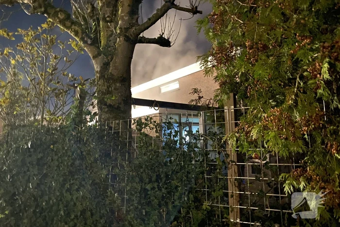 Veel rook bij brand in garage