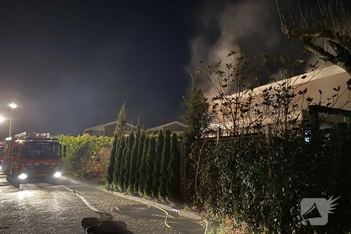 Veel rook bij brand in garage