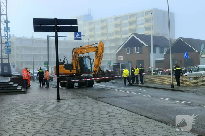 Voetganger zwaargewond bij aanrijding met graafmachine op zebrapad