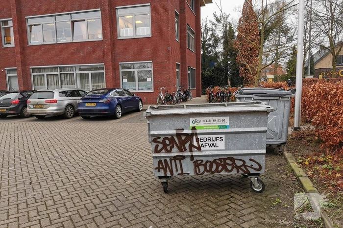 Afval rolcontainers besmeurd anti-corona leuzen