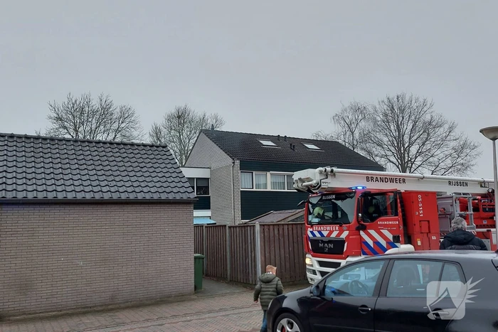 Brandweer controleert schoorsteen na brand