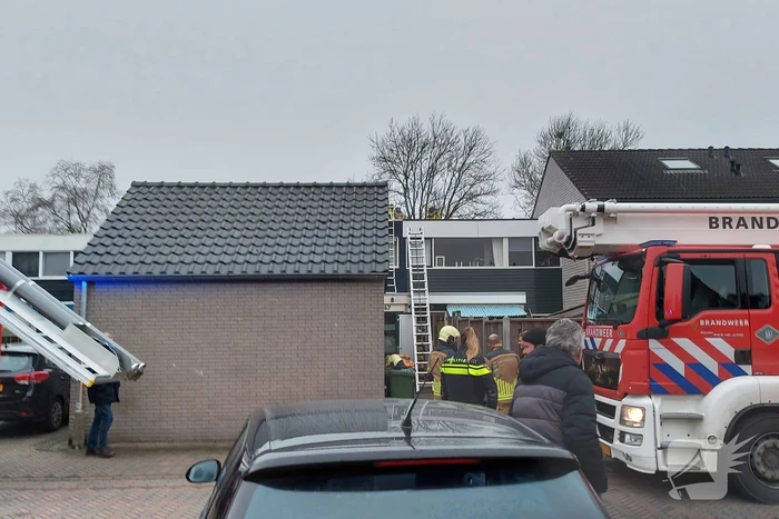 Brandweer controleert schoorsteen na brand