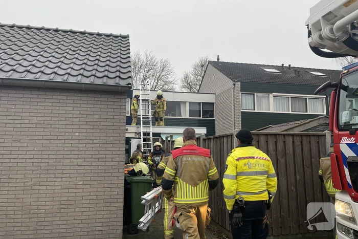 Brandweer controleert schoorsteen na brand