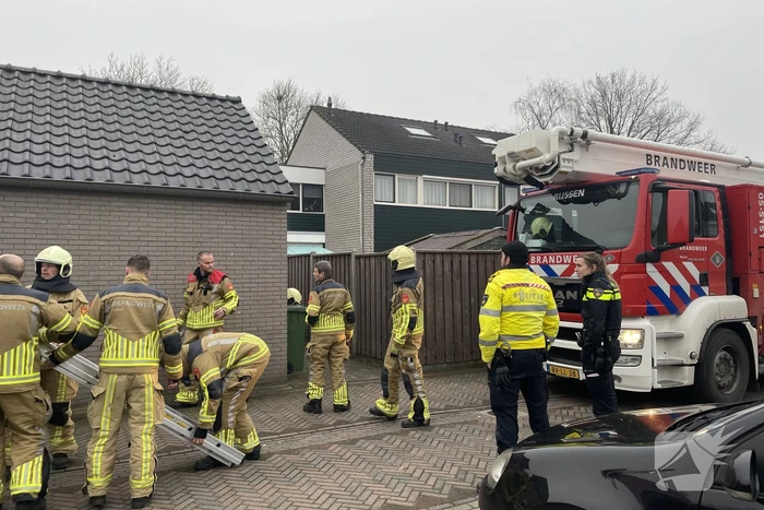 Brandweer controleert schoorsteen na brand