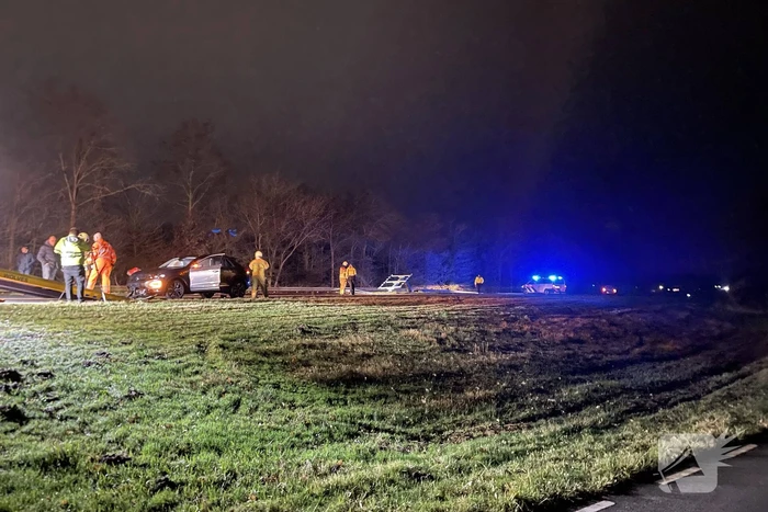 Veel schade bij botsing tussen vrachtwagen en auto