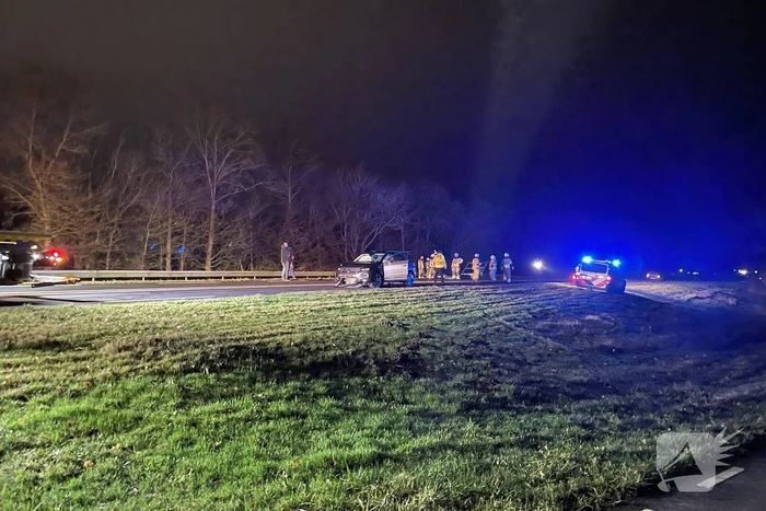 Veel schade bij botsing tussen vrachtwagen en auto