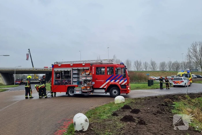 Auto belandt in sloot